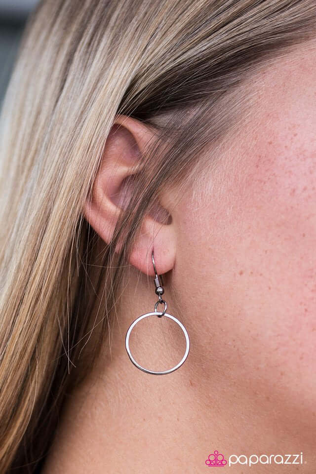 Paparazzi Accessories - Step Into The Bling Ring #N658 Box 7 - Black Necklace