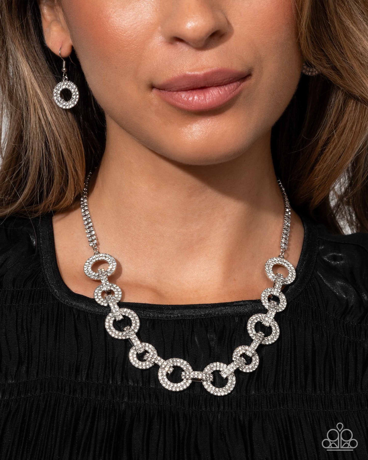 Paparazzi Accessories - Elegant Embrace - White Necklace